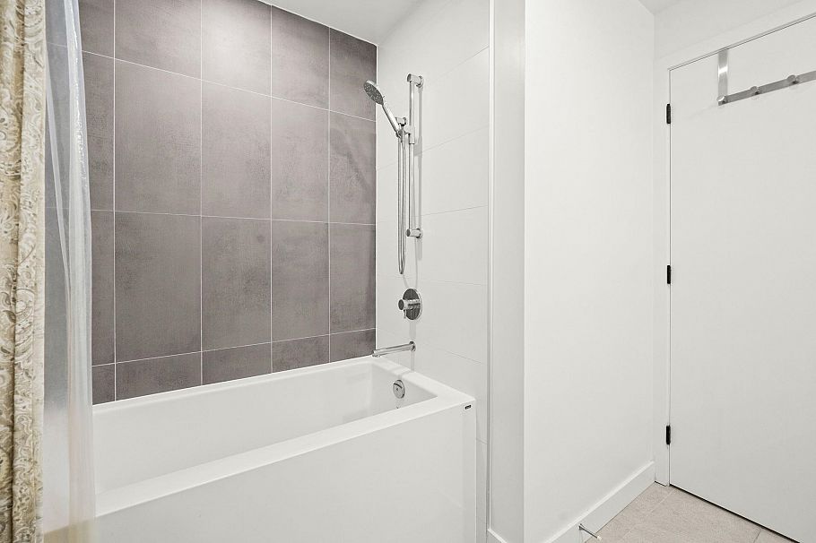 107 650 E 2nd Street North Vancouver, BC - 18