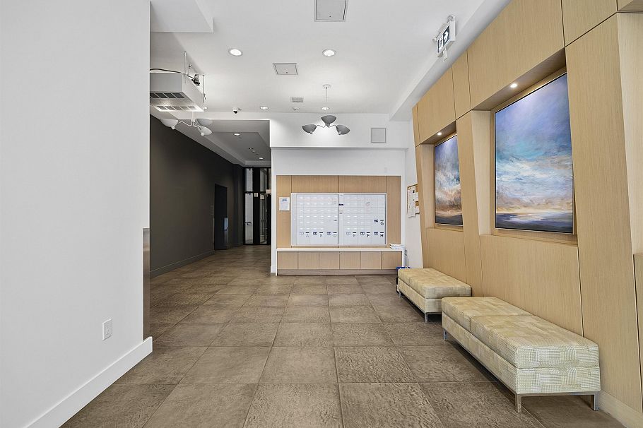 401 1496 Charlotte Road North Vancouver, BC - 35