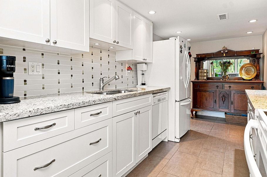 1059 Old Lillooet Road North Vancouver, BC - 17