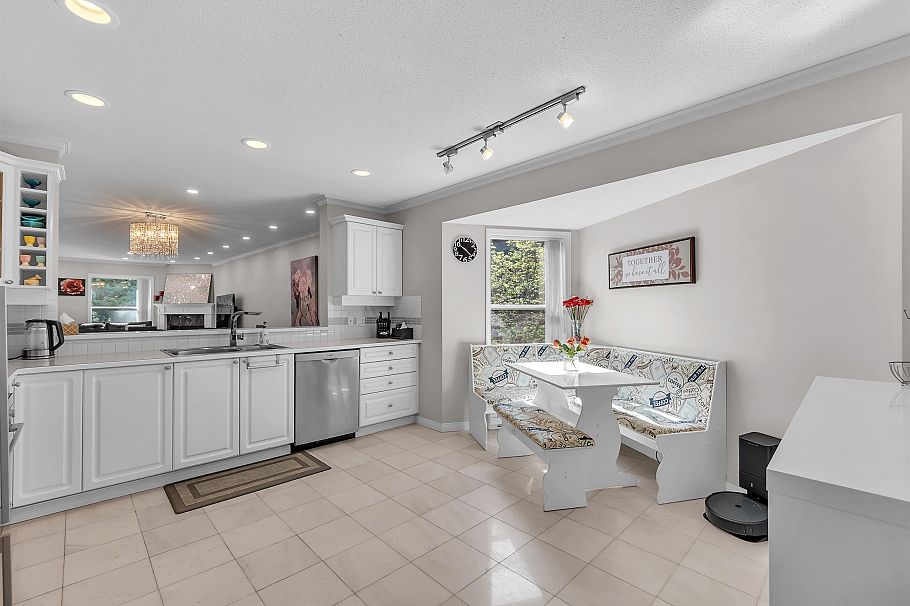 207 1500 Ostler Court North Vancouver, BC - 6