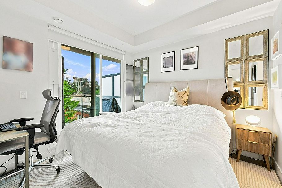 401 1327 Draycott Road North Vancouver, BC - 13