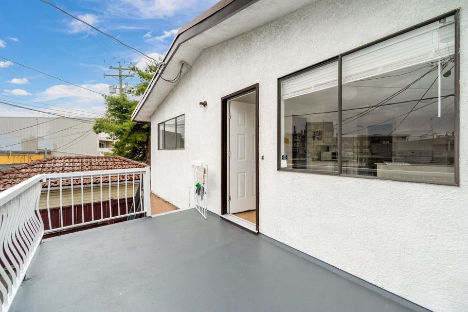 2539 E 34th Avenue Vancouver, BC - 23