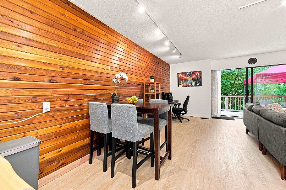 877 Old Lillooet Road North Vancouver, BC - 11