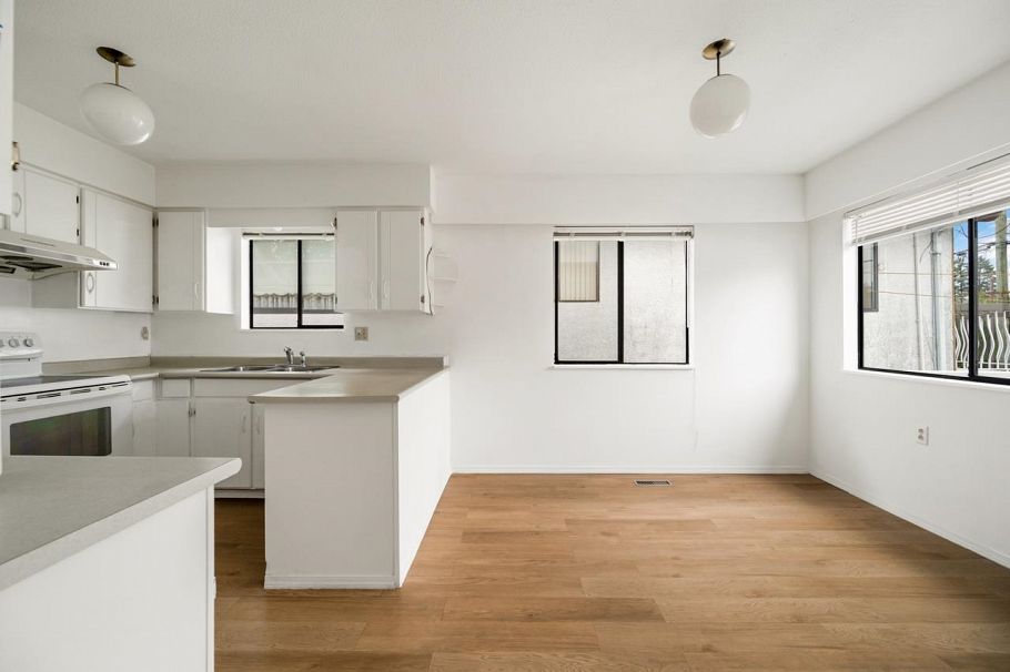 2539 E 34th Avenue Vancouver, BC - 25