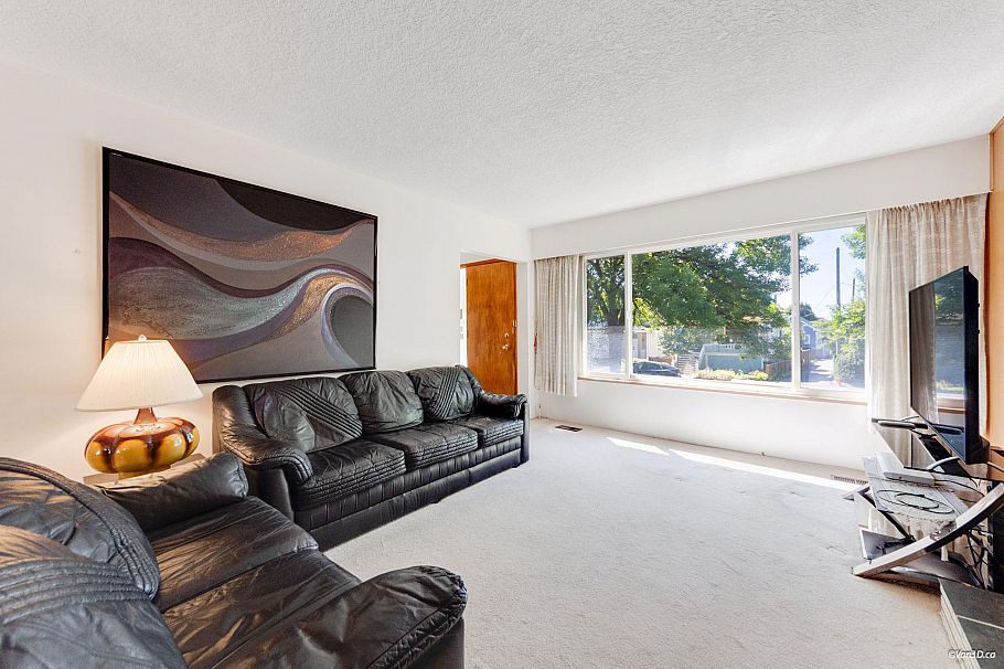 25 E 47th Avenue Vancouver, BC - 8