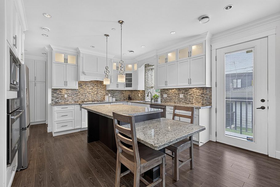 1010 E 55th Avenue Vancouver, BC - 10