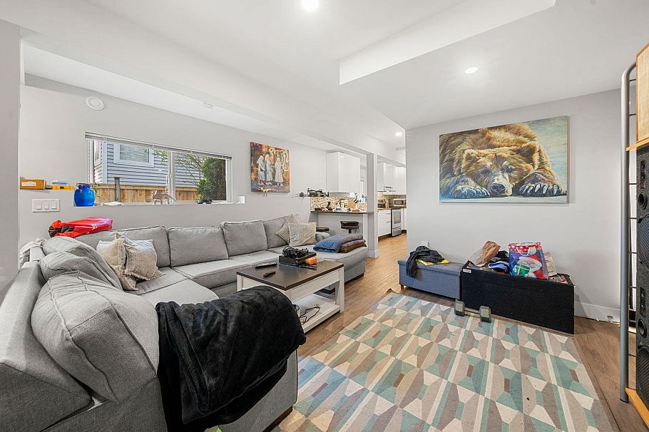 628 E 5th Street North Vancouver, BC - 34