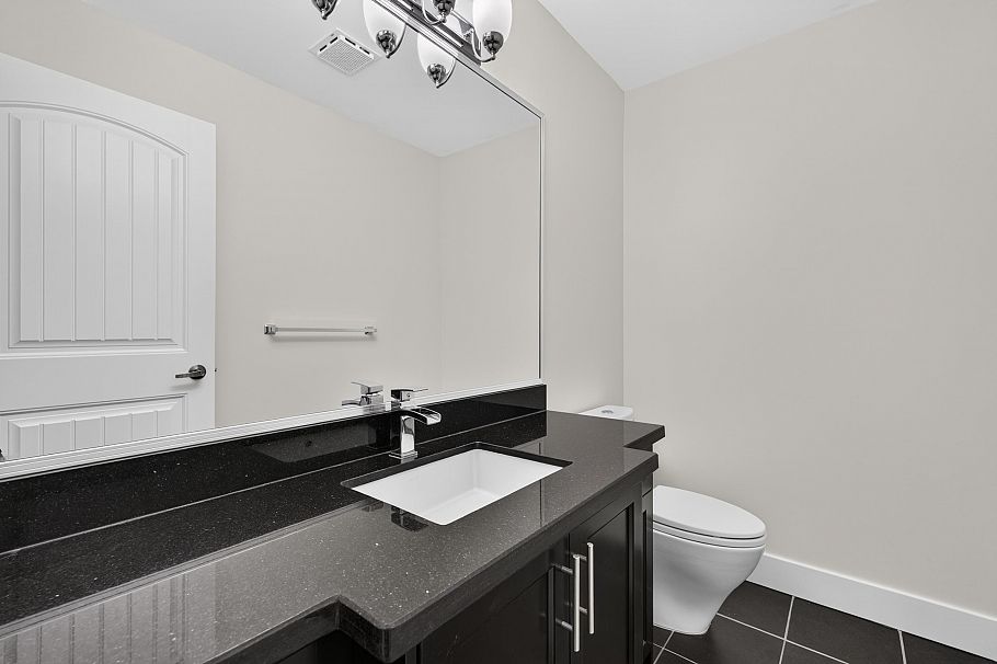 1010 E 55th Avenue Vancouver, BC - 33