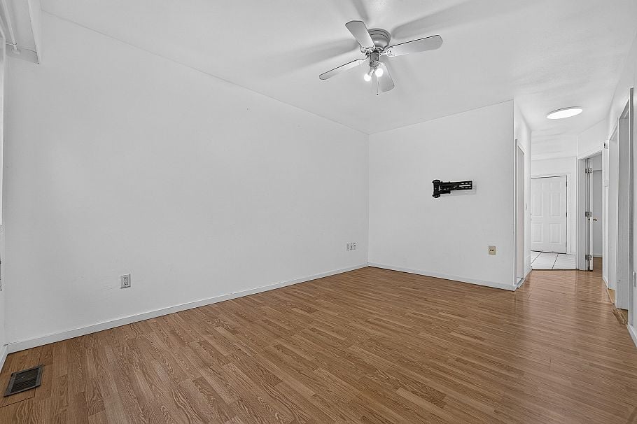 2316 Nanaimo Street Vancouver, BC - 2