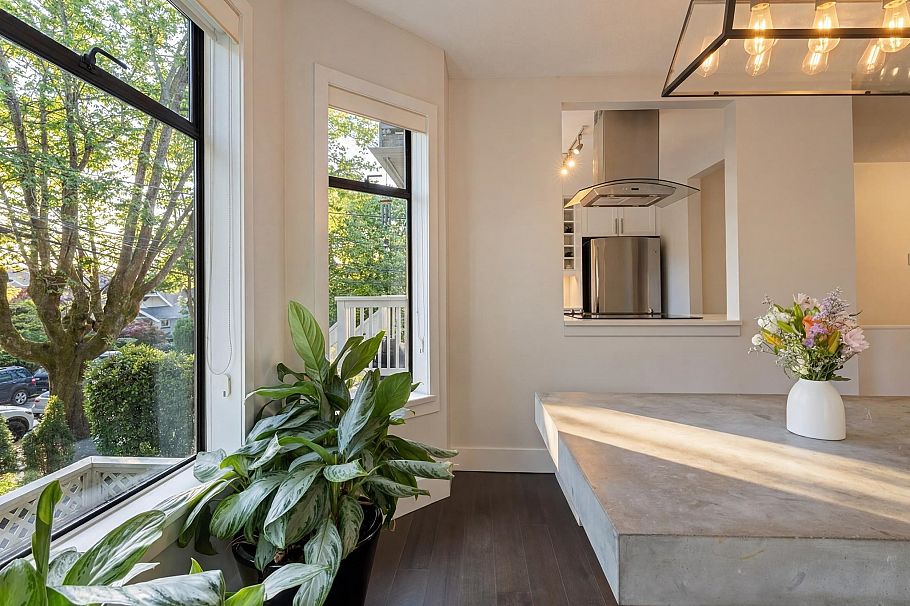 2427 W 6th Avenue Vancouver, BC - 12