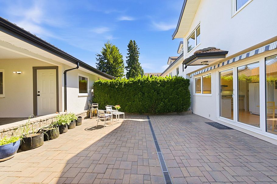 305 E 17th Street North Vancouver, BC - 35