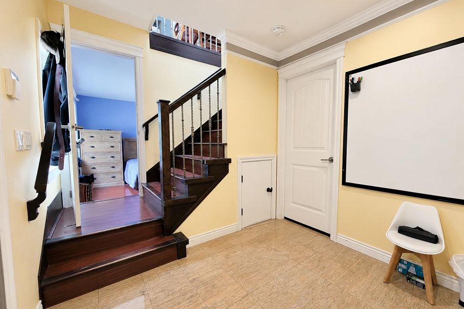 760 E 49th Avenue Vancouver, BC - 2