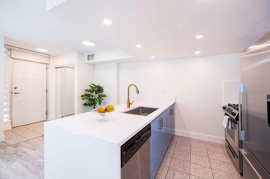 TH8 168 E Esplanade Avenue North Vancouver, BC - 11