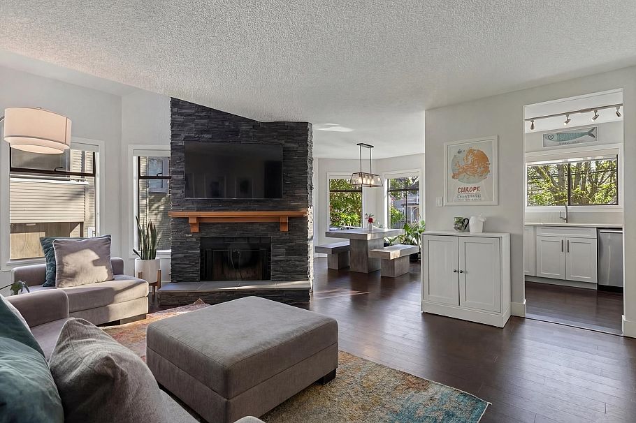 2427 W 6th Avenue Vancouver, BC - 2