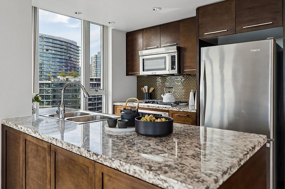 2106 918 Cooperage Way Vancouver, BC - 13