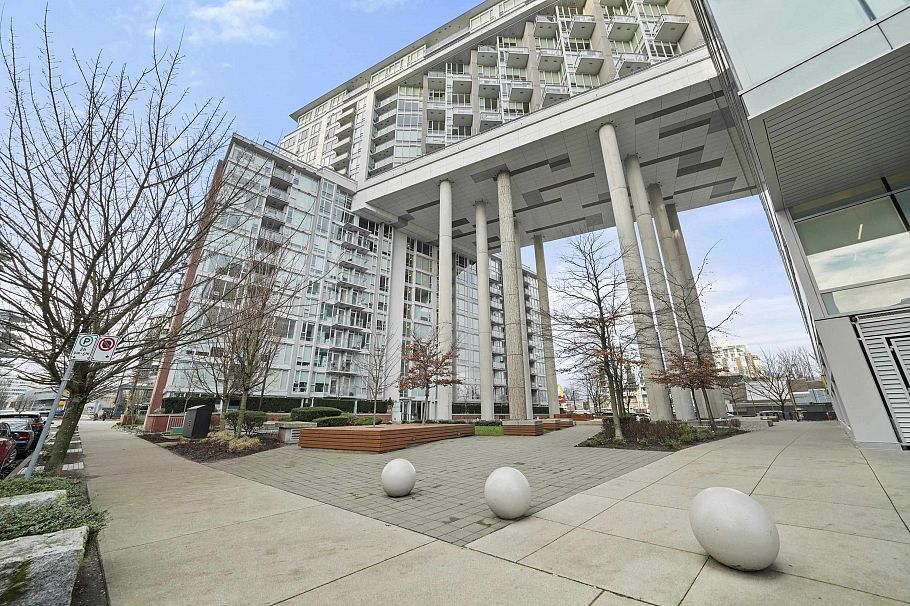 1915 1618 Quebec Street Vancouver, BC - 1