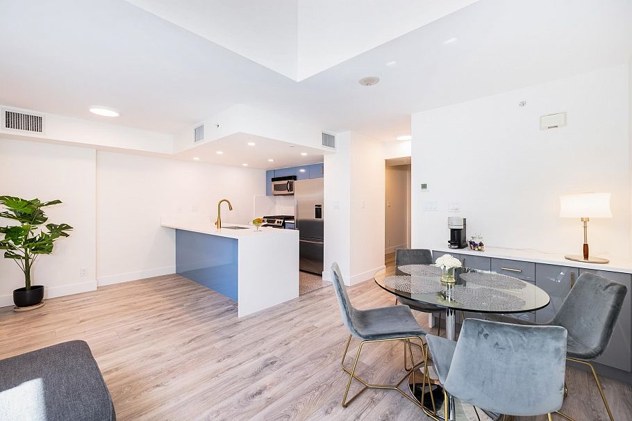 TH8 168 E Esplanade Avenue North Vancouver, BC - 13