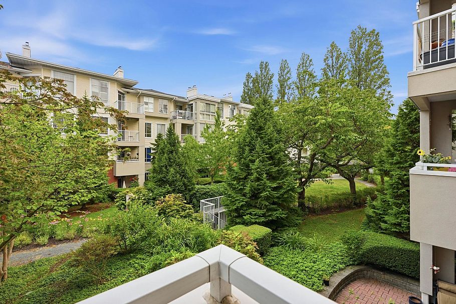 333 383 E 37th Avenue Vancouver, BC - 33