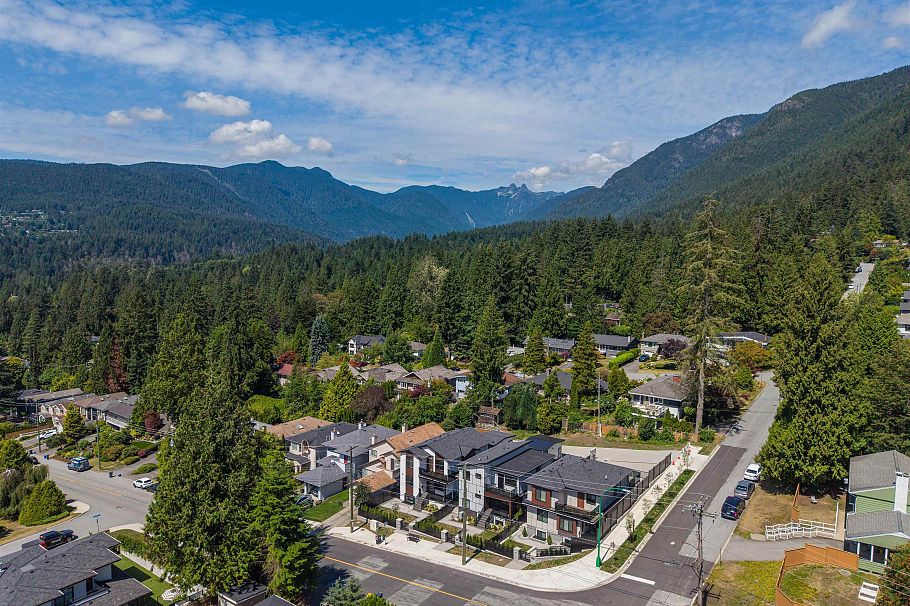 812 Montroyal Boulevard North Vancouver, BC - 24