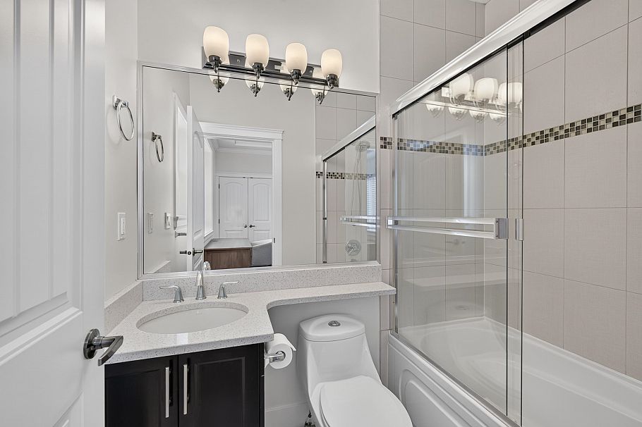 1010 E 55th Avenue Vancouver, BC - 25