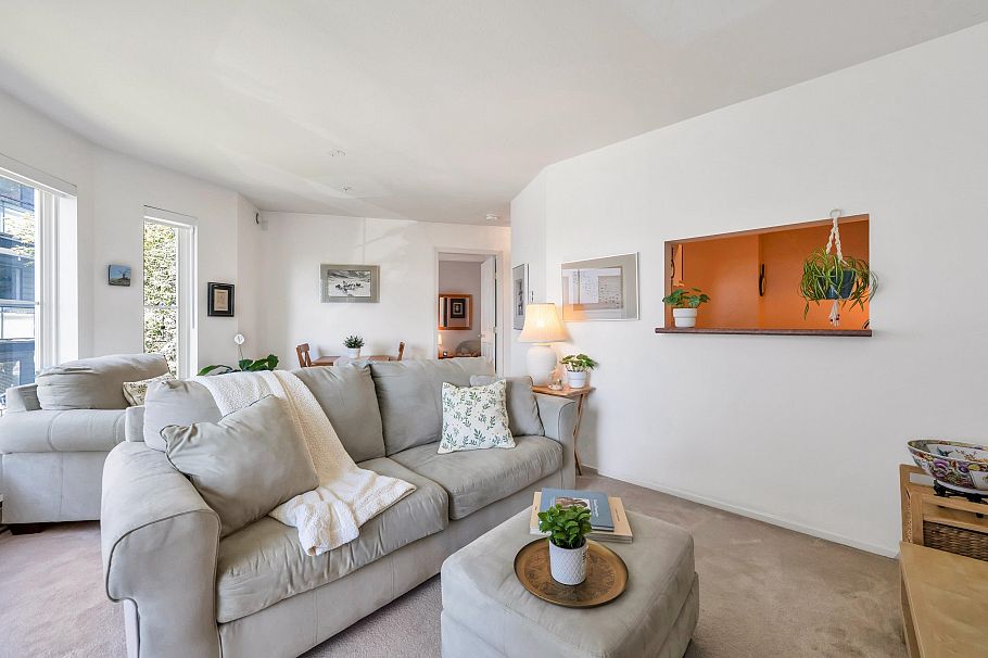206 245 St. Davids Avenue North Vancouver, BC - 1