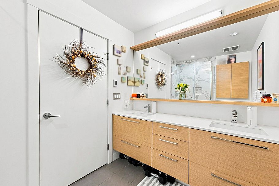 401 1327 Draycott Road North Vancouver, BC - 16