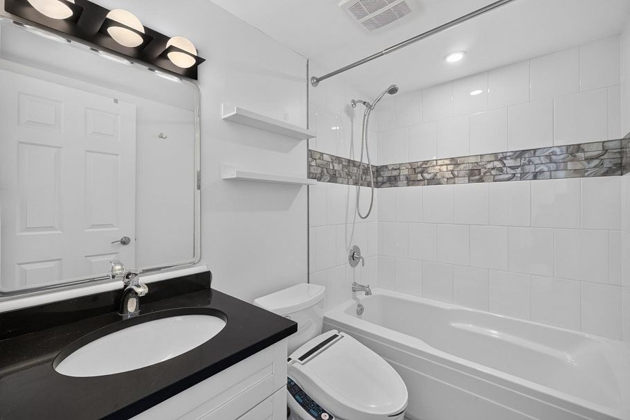 401 688 E 16th Avenue Vancouver, BC - 32