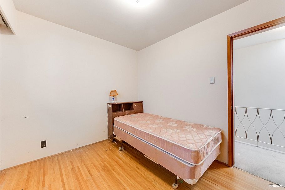 25 E 47th Avenue Vancouver, BC - 13