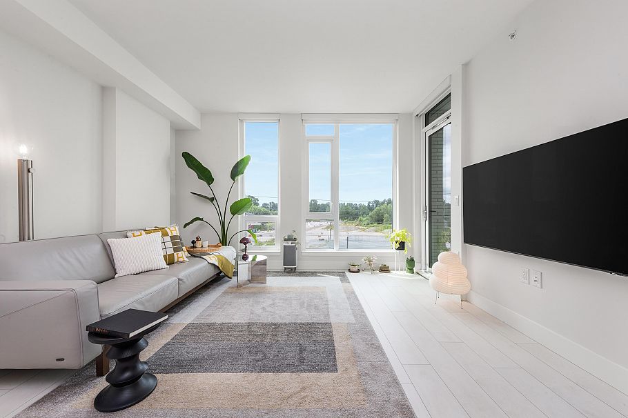 560 8575 Rivergrass Drive Vancouver, BC - 2