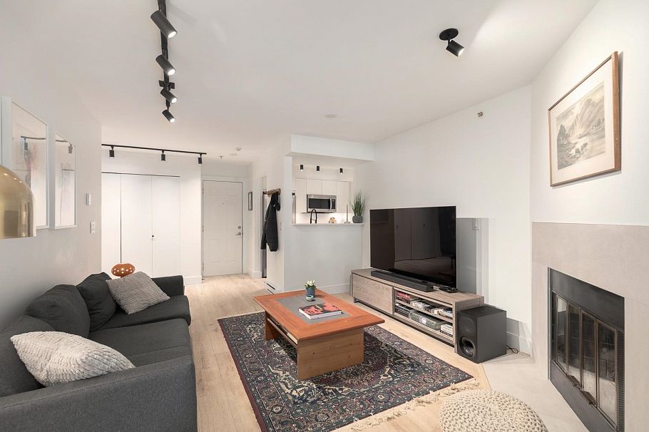 203 2272 Dundas Street Vancouver, BC - 3