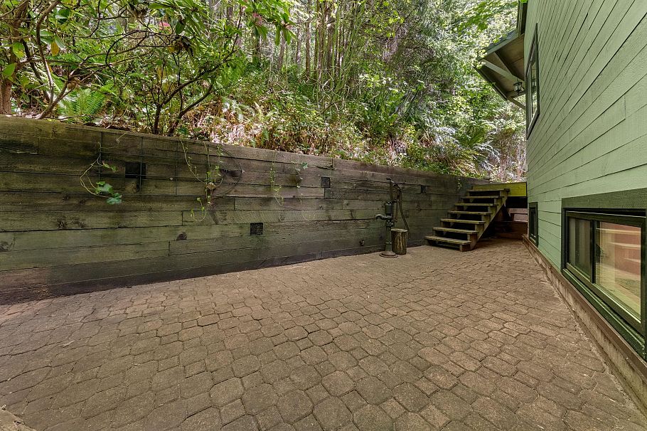 2086 Rivergrove Place North Vancouver, BC - 37