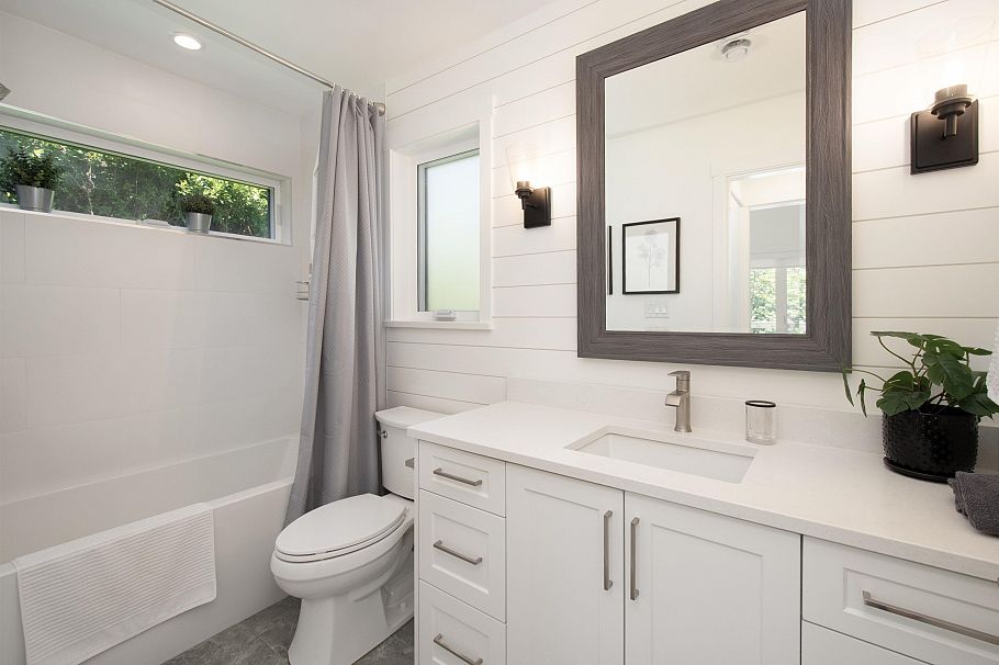 361 W 19th Street North Vancouver, BC - 33