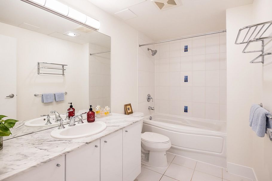 TH8 168 E Esplanade Avenue North Vancouver, BC - 20