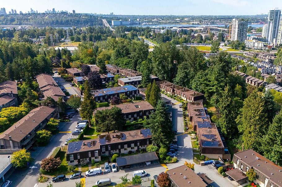 877 Old Lillooet Road North Vancouver, BC - 34