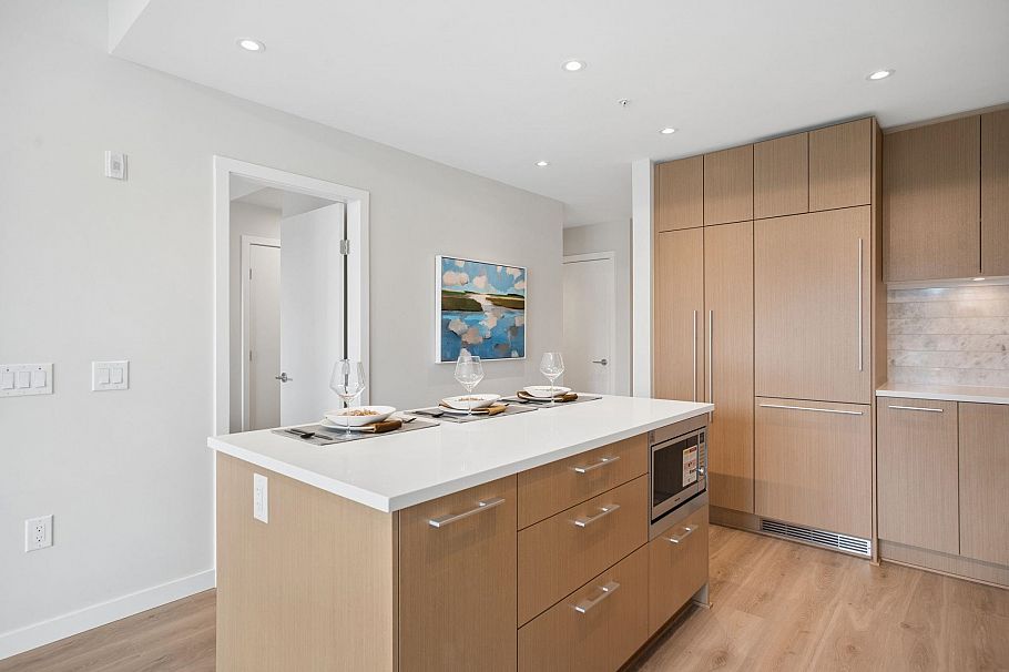 515 110 E 17th Street North Vancouver, BC - 3