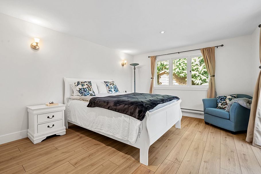 1216 Pinewood Crescent North Vancouver, BC - 17