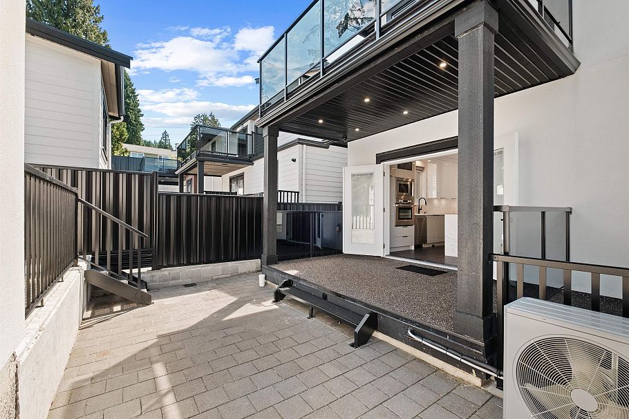 812 Montroyal Boulevard North Vancouver, BC - 10