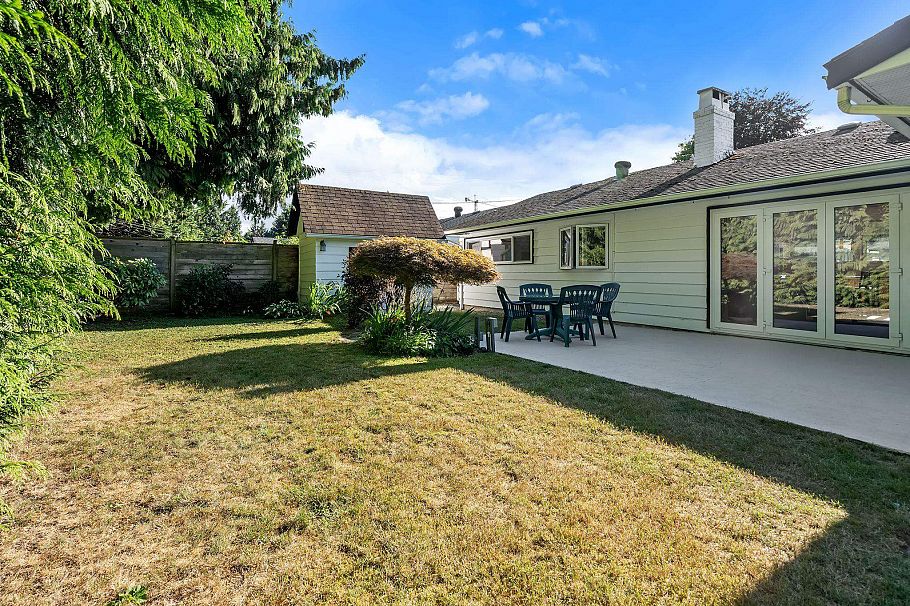 1216 Pinewood Crescent North Vancouver, BC - 30