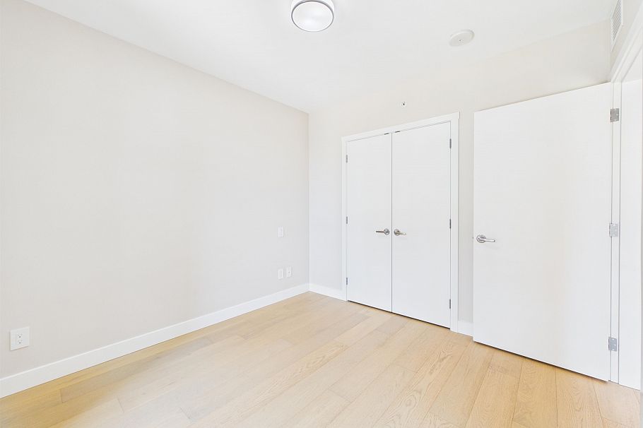 1573 W 57 Avenue Vancouver, BC - 28