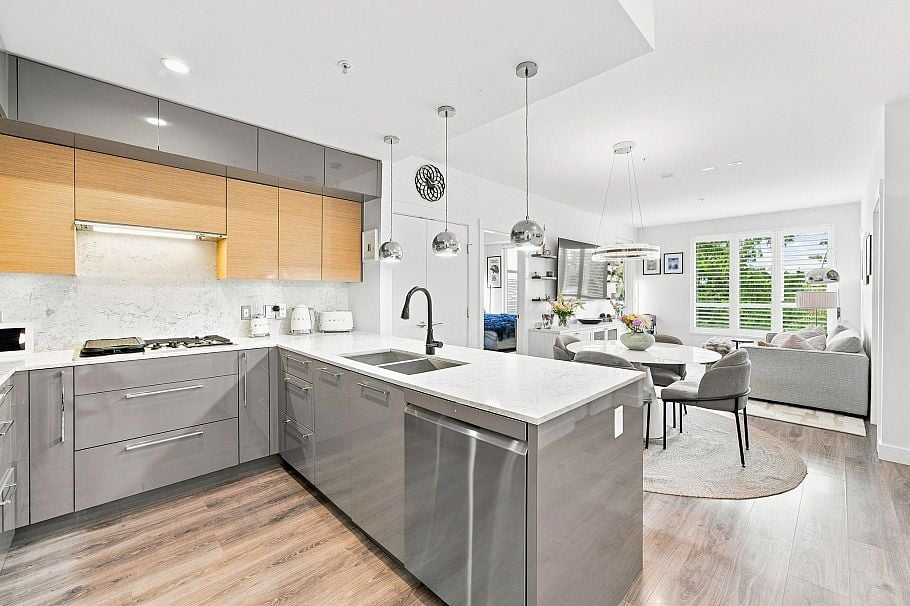 401 1327 Draycott Road North Vancouver, BC - 1