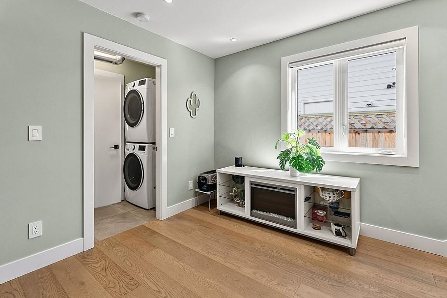 1324 W 15th Street North Vancouver, BC - 21
