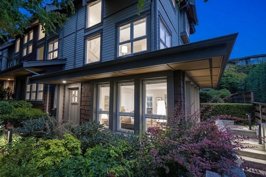 2982 Chesterfield Avenue North Vancouver, BC - 3