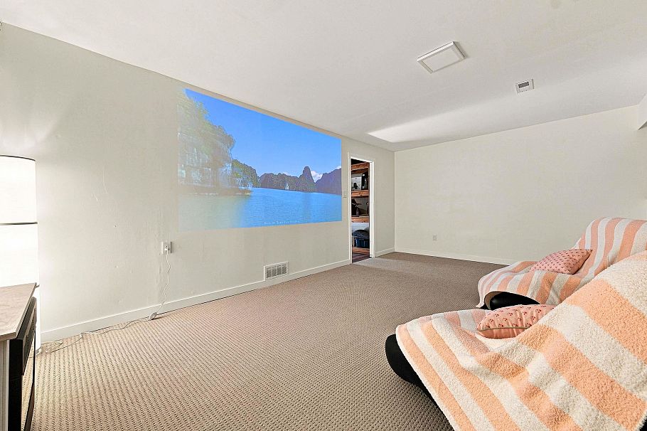 877 Old Lillooet Road North Vancouver, BC - 28