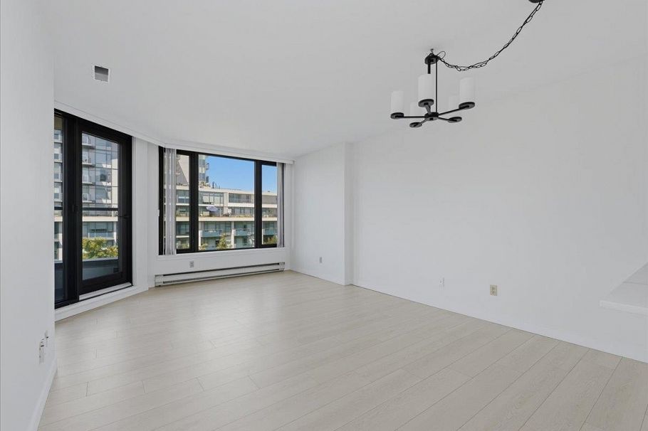 702 2201 Pine Street Vancouver, BC - 5