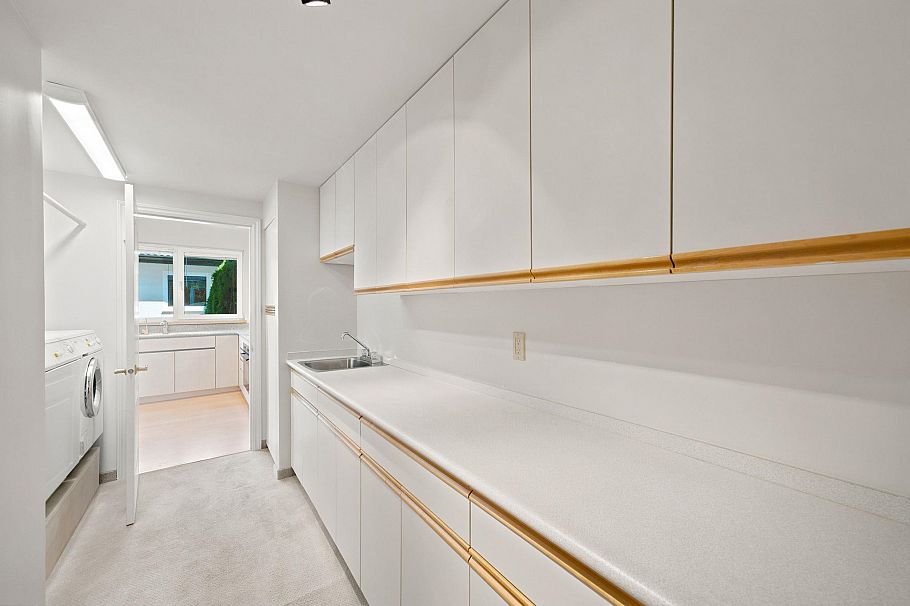 305 E 17th Street North Vancouver, BC - 31