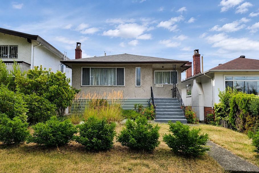 2748 E 6th Avenue Vancouver, BC - 1