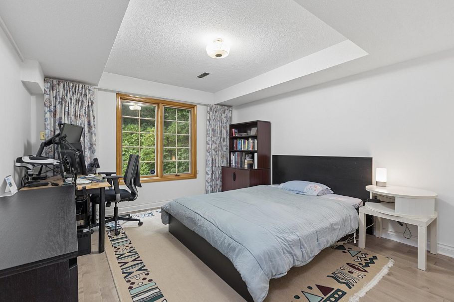 5609 White Pine Lane North Vancouver, BC - 35