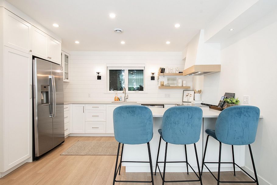 361 W 19th Street North Vancouver, BC - 26