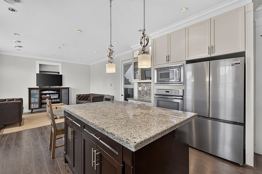 1010 E 55th Avenue Vancouver, BC - 11