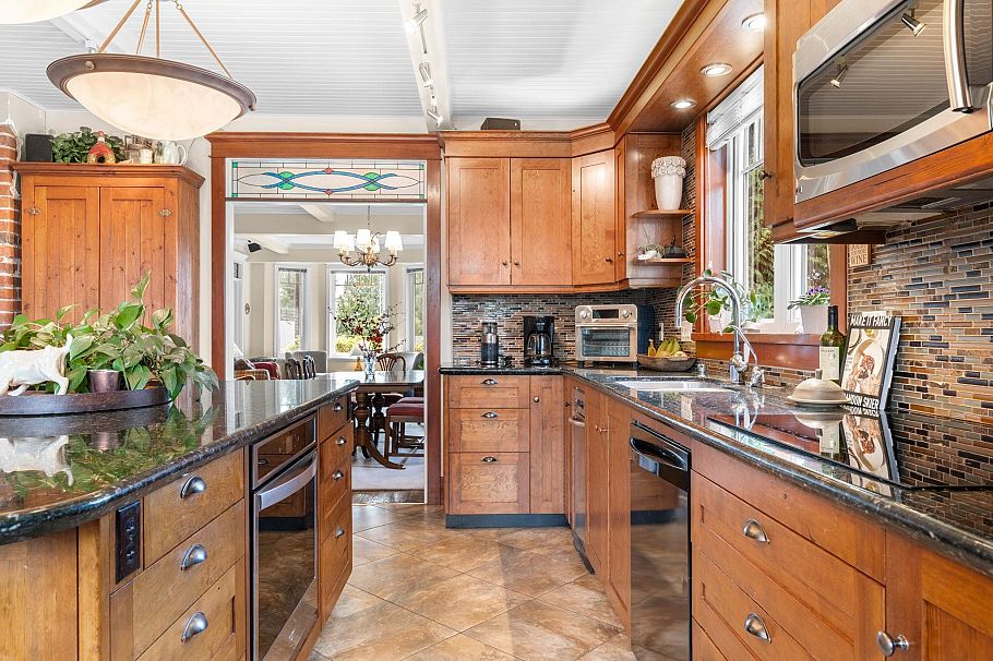 628 E 5th Street North Vancouver, BC - 18
